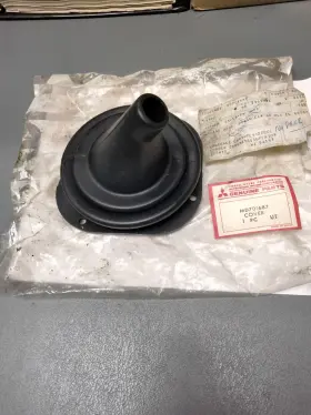 Md701687 Mitsubishi Mopar/mitsubishi Nos Trans. G/shift Boot/cover 76-77 Colt H/back 2dr.h.t